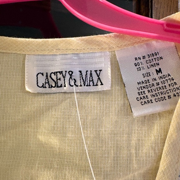 Casey & Max Beige and Blue Women's Vest Size Medium - Picture 2 of 6